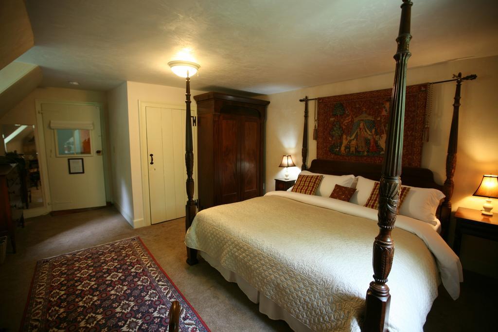 The Stone House Bed And Breakfast Hurley Room photo