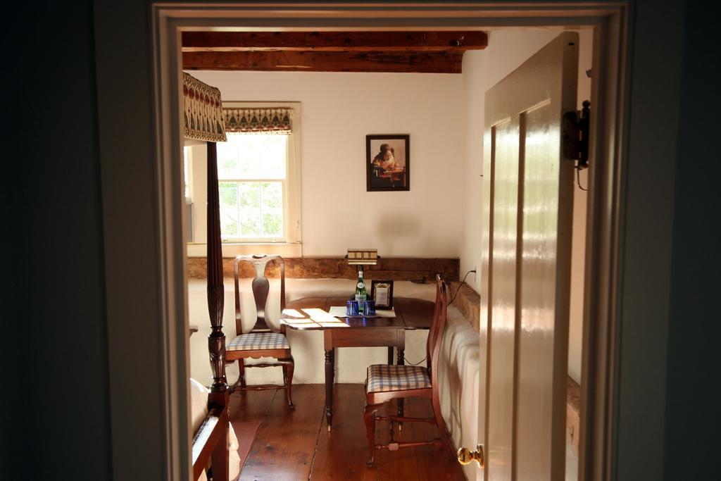 The Stone House Bed And Breakfast Hurley Room photo
