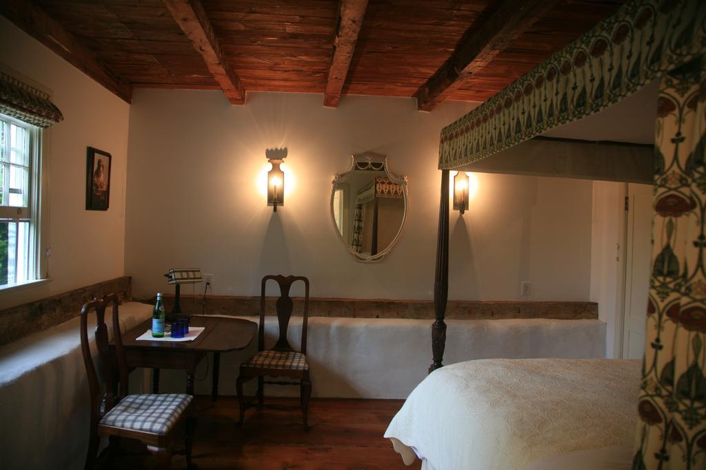 The Stone House Bed And Breakfast Hurley Room photo