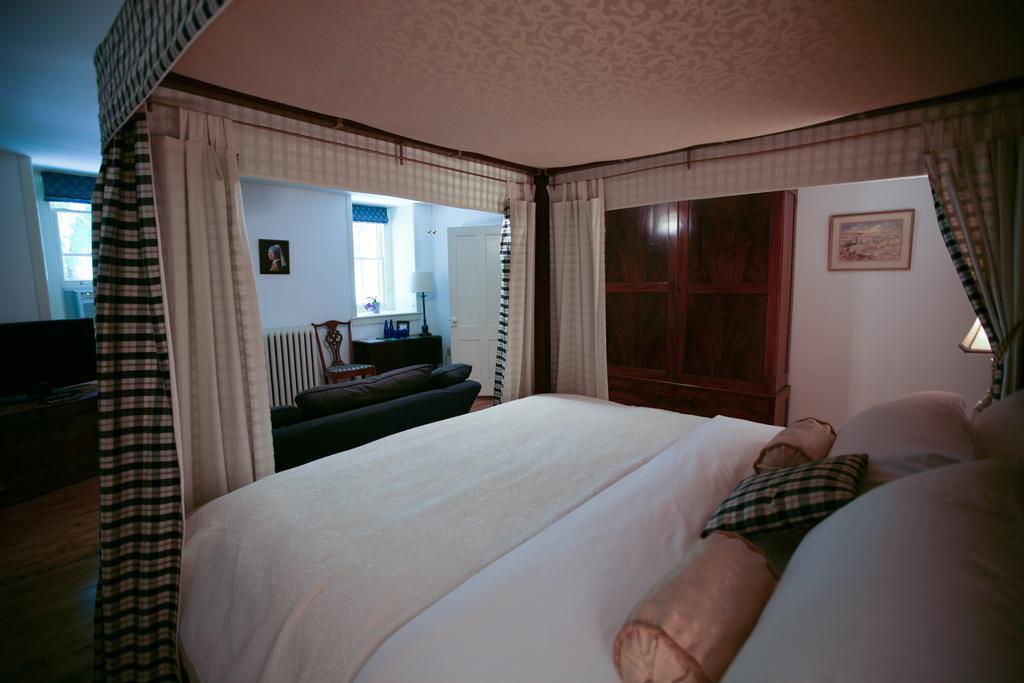 The Stone House Bed And Breakfast Hurley Room photo